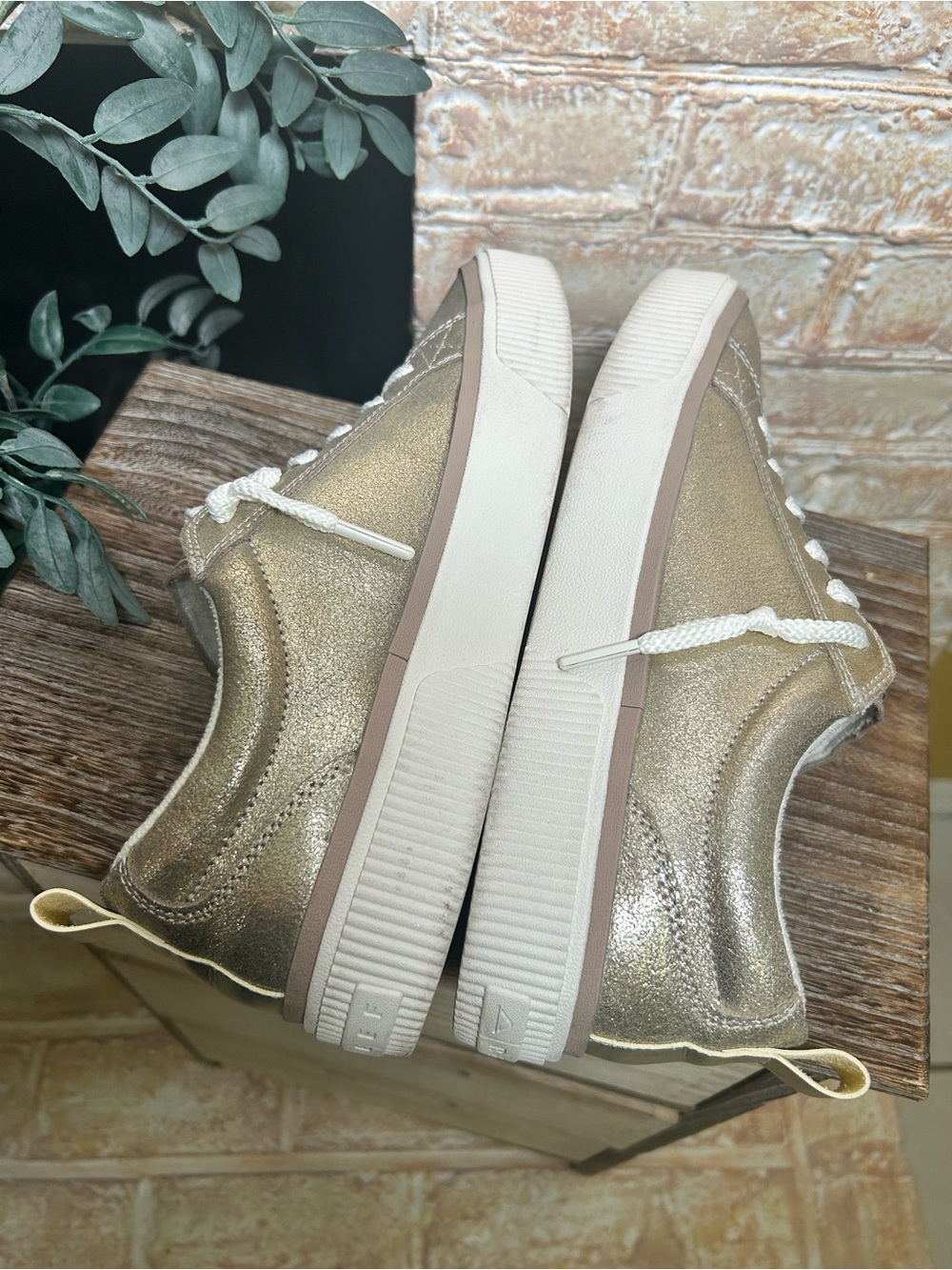 REEF Lay Day Dawn Metallic Gold Leather Sneakers Size 10 Cork comfort  #11 - Picture 7 of 10